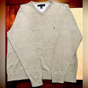 Tommy Hilfiger V-neck Sweater!